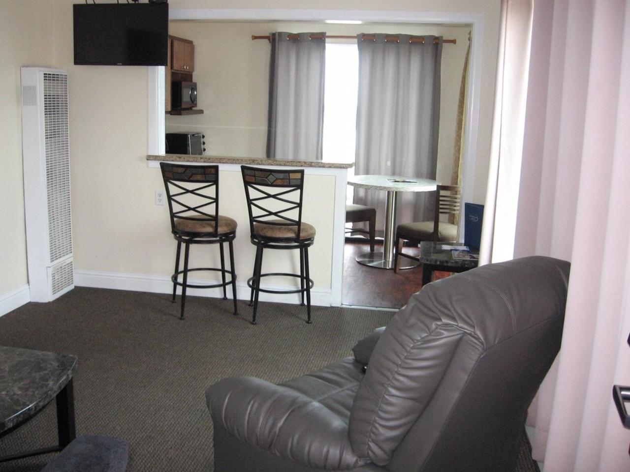 Dolphin Cove Motel Пизмоу Бийч Екстериор снимка